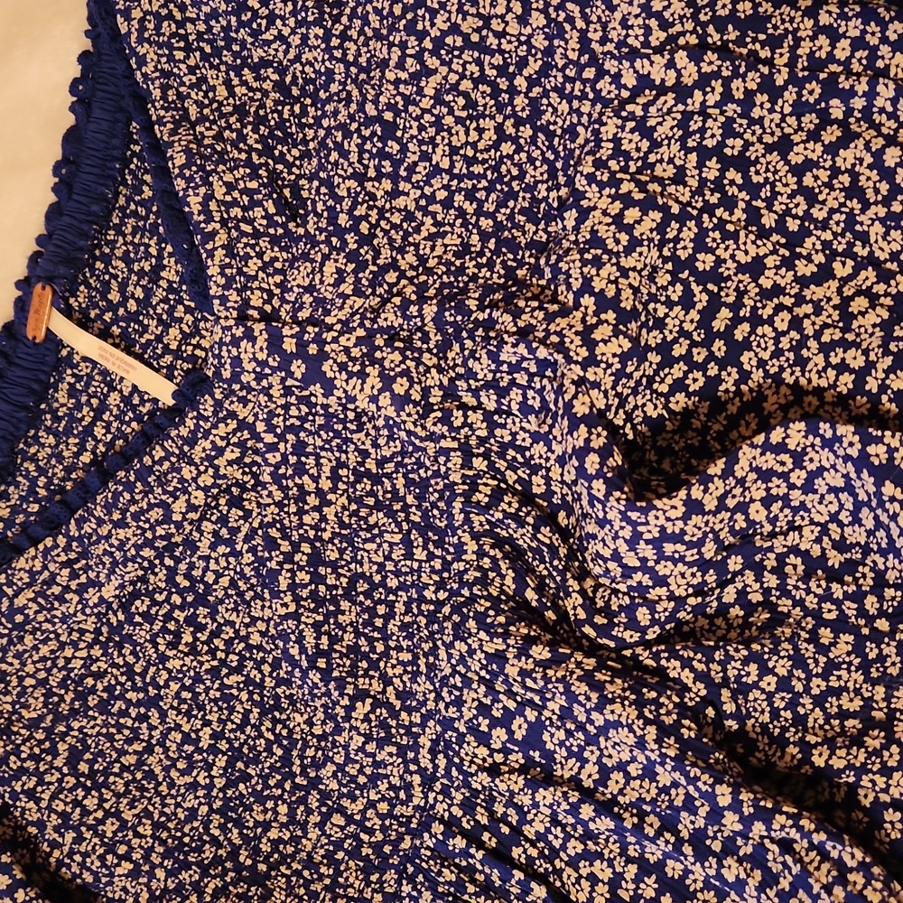 Free People Cropped Navy Floral Blouse Womans Size Medium - Picture 11 of 12